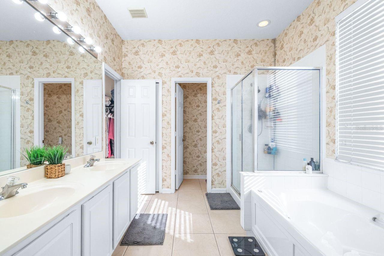 LAKES/WINDERMERE-PEACHTREE - Residential