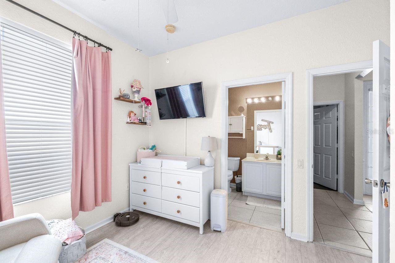 LAKES/WINDERMERE-PEACHTREE - Residential