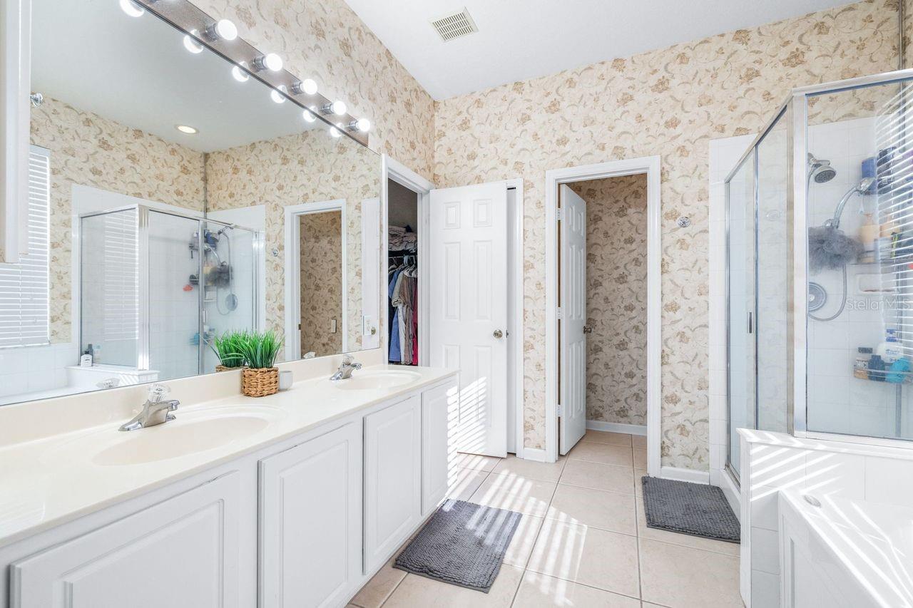 LAKES/WINDERMERE-PEACHTREE - Residential