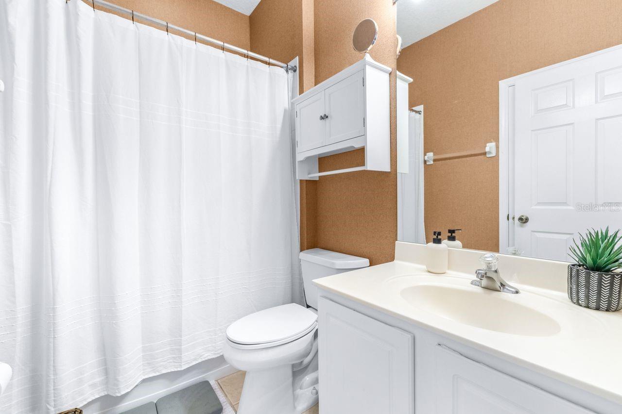 LAKES/WINDERMERE-PEACHTREE - Residential