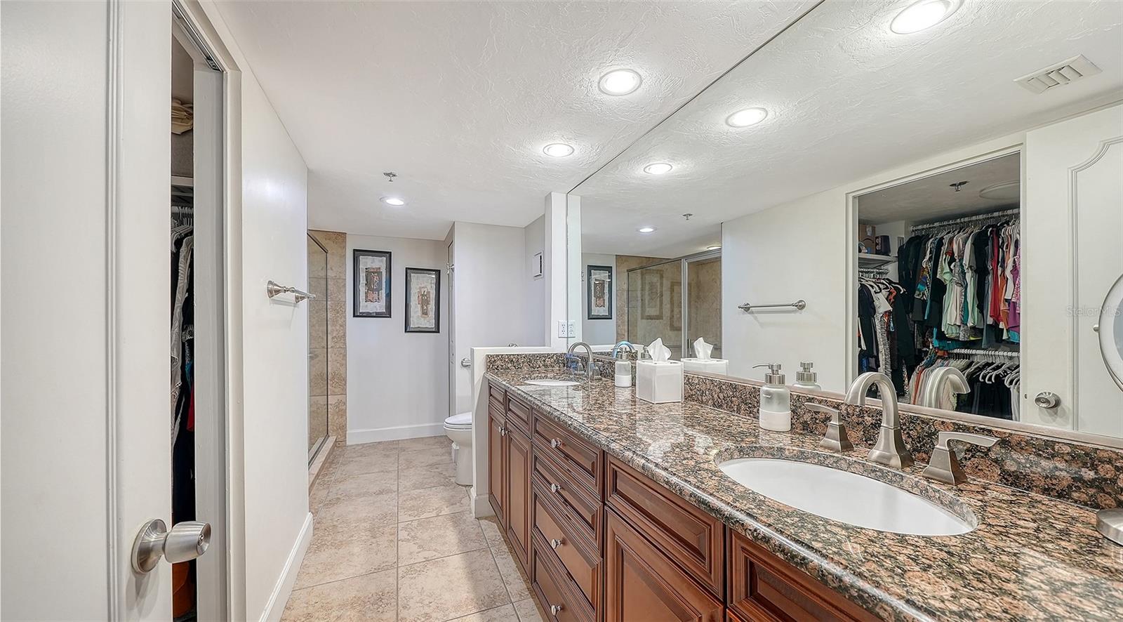 CONDO ON THE BAY TOWER I - Residential