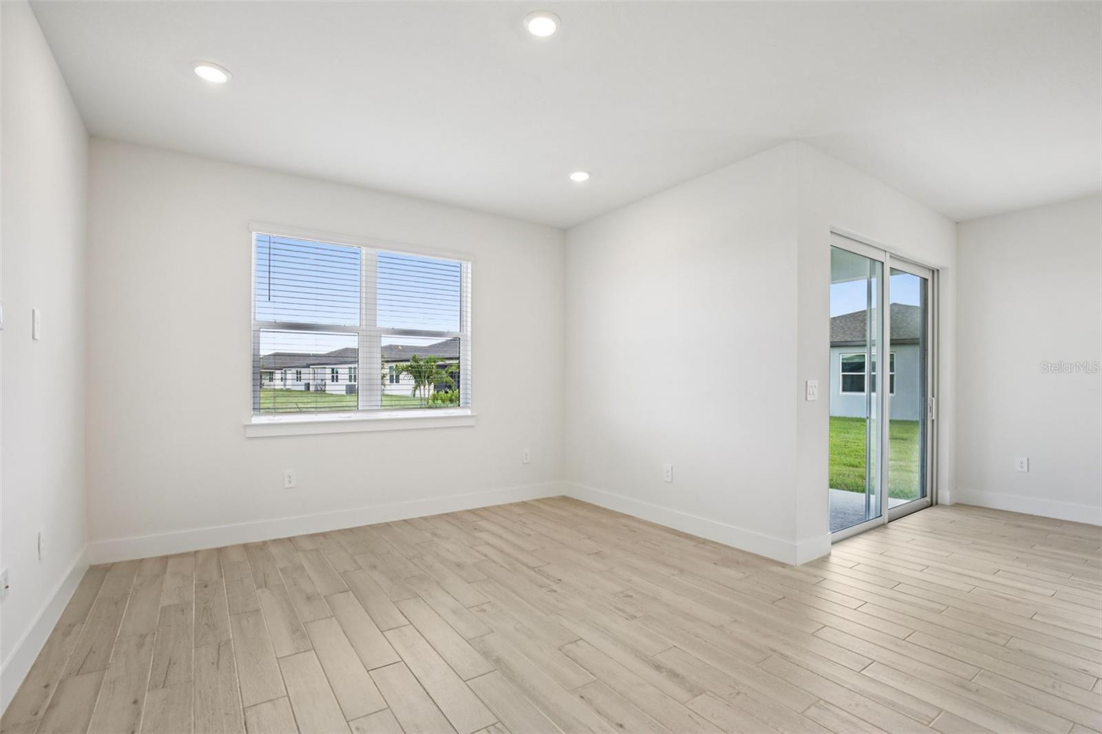 MAGNOLIA BAY - Residential