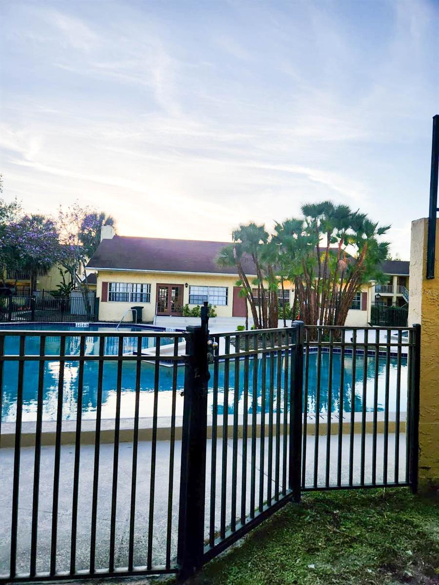 THE GREENS OF TOWNN COUNTRY - Residential