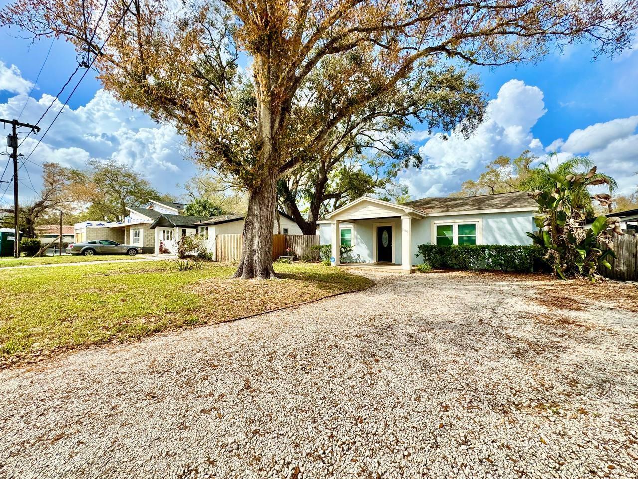 809 W HIAWATHA STREET