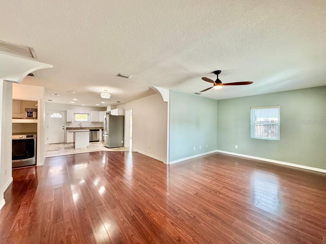 809 W HIAWATHA STREET