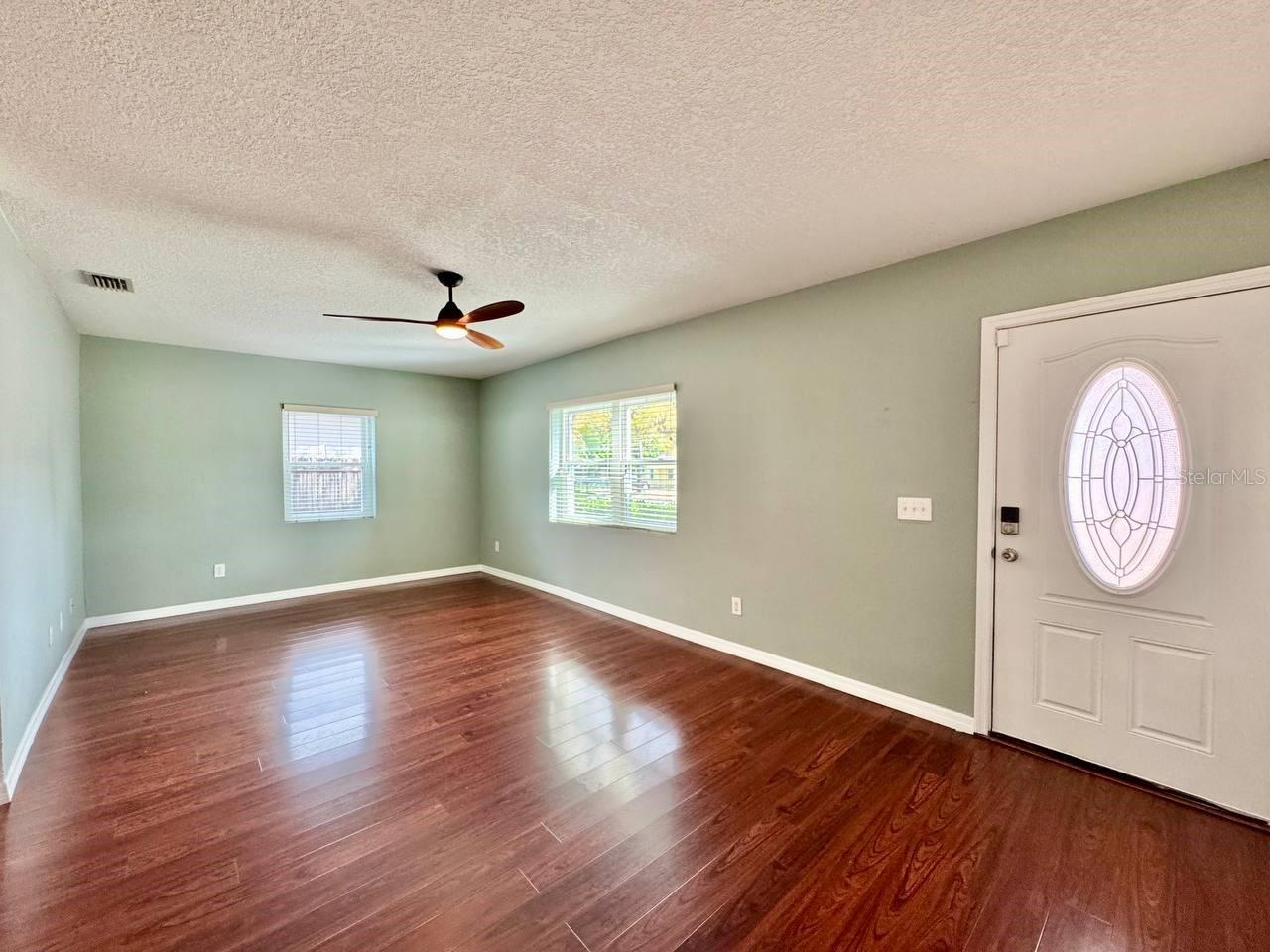 809 W HIAWATHA STREET