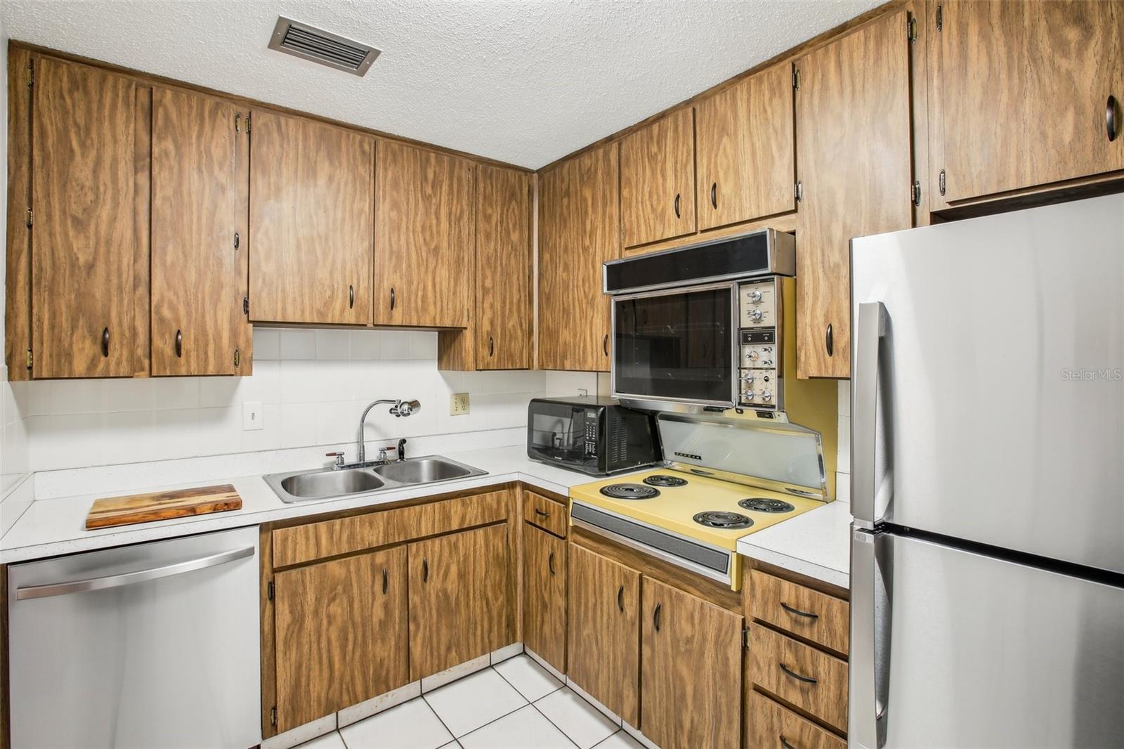 MEDITERRANEAN MANORS - Residential