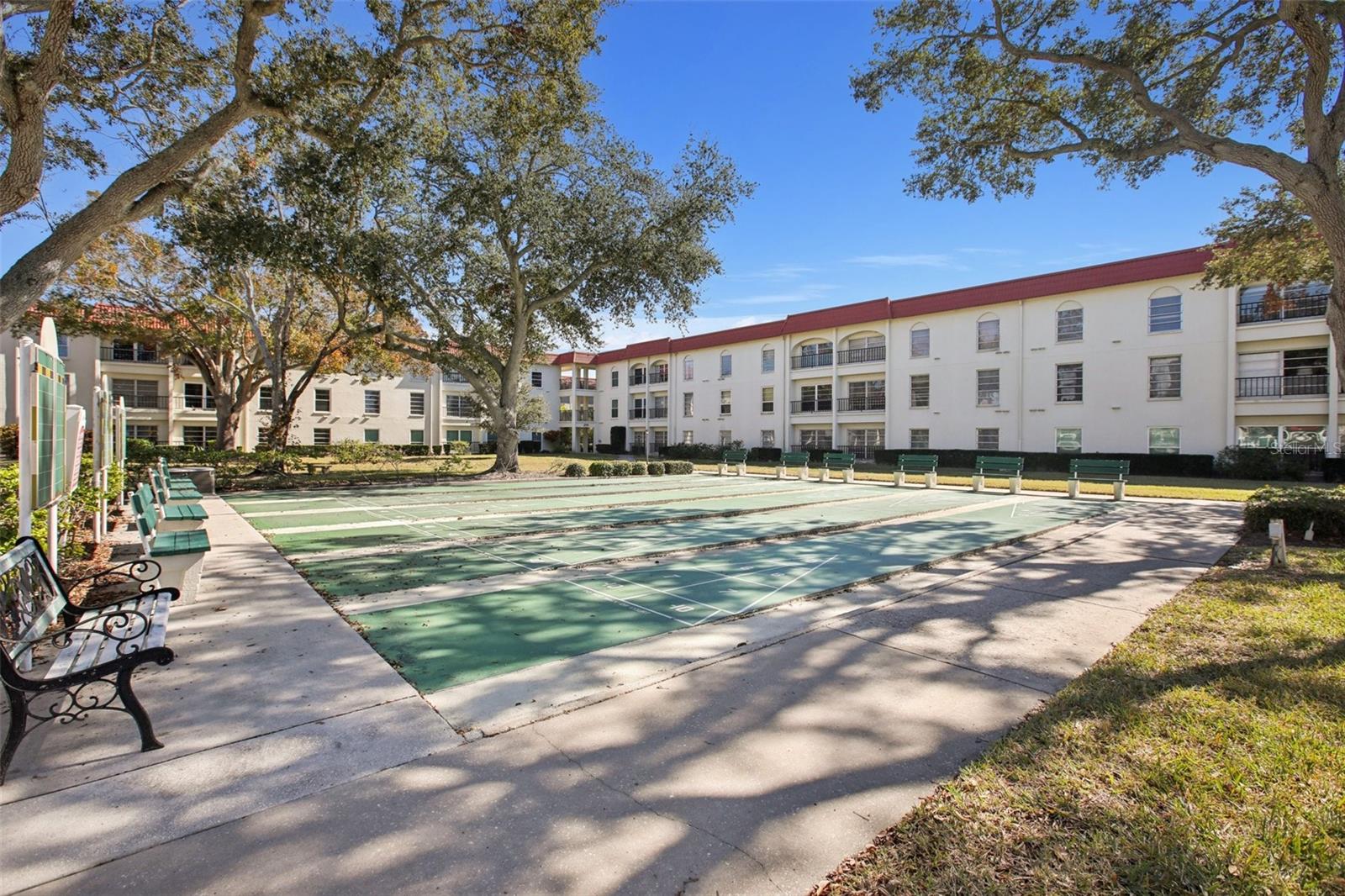 MEDITERRANEAN MANORS - Residential