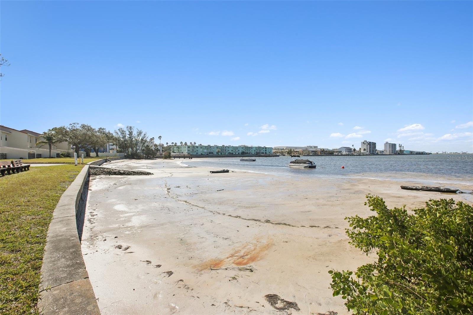 MEDITERRANEAN MANORS - Residential