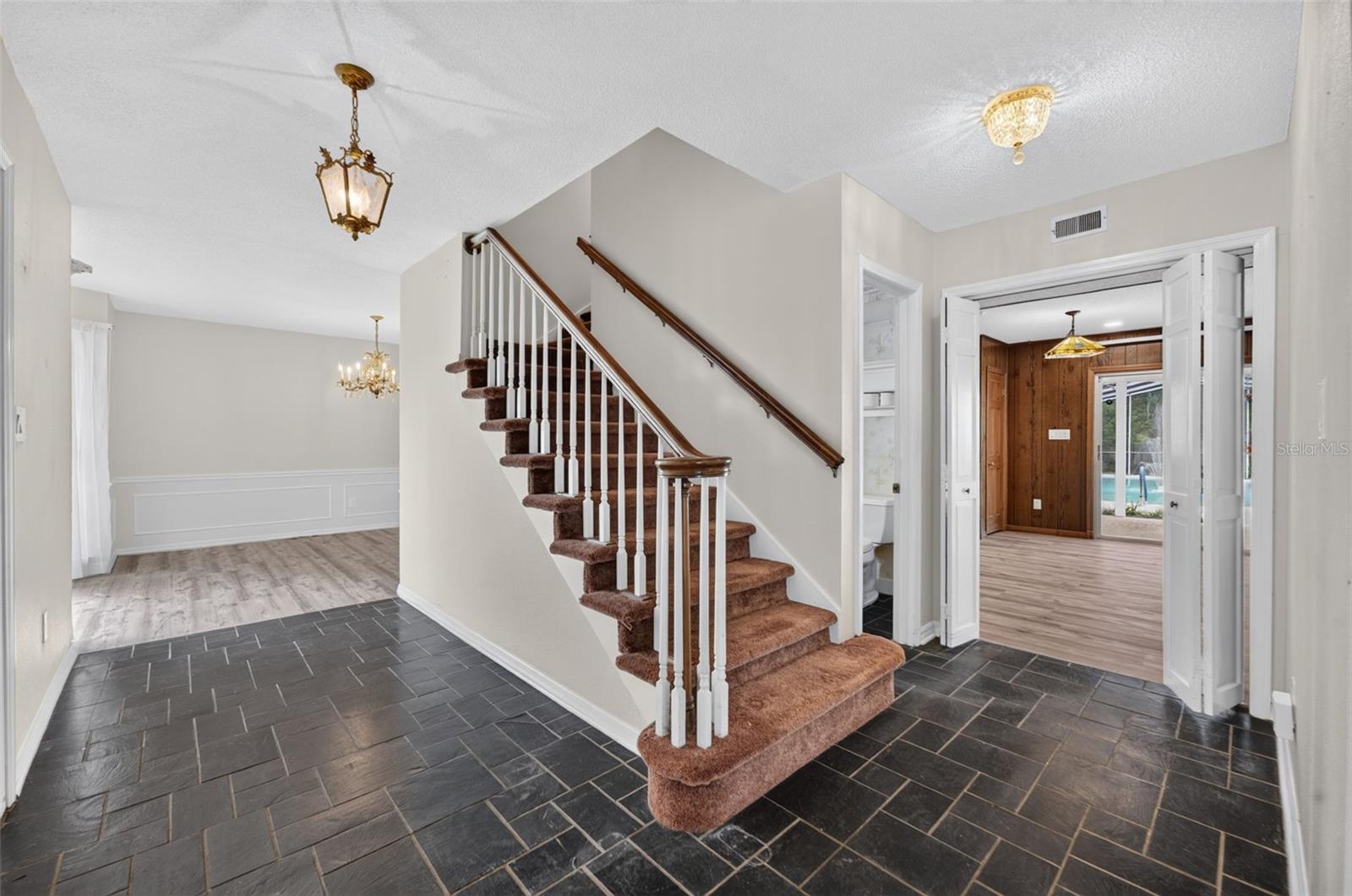 60 OAKLEIGH LANE