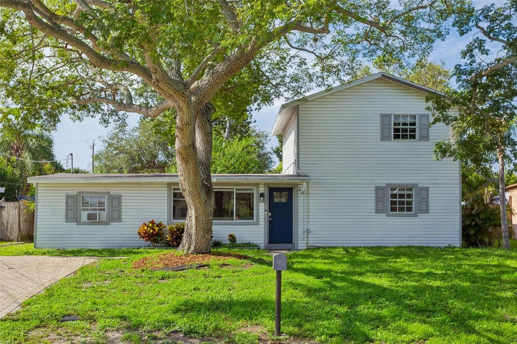 Photo of 4012 W Fairview Heights, Tampa, FL 33616 (MLS # TB8534233)
