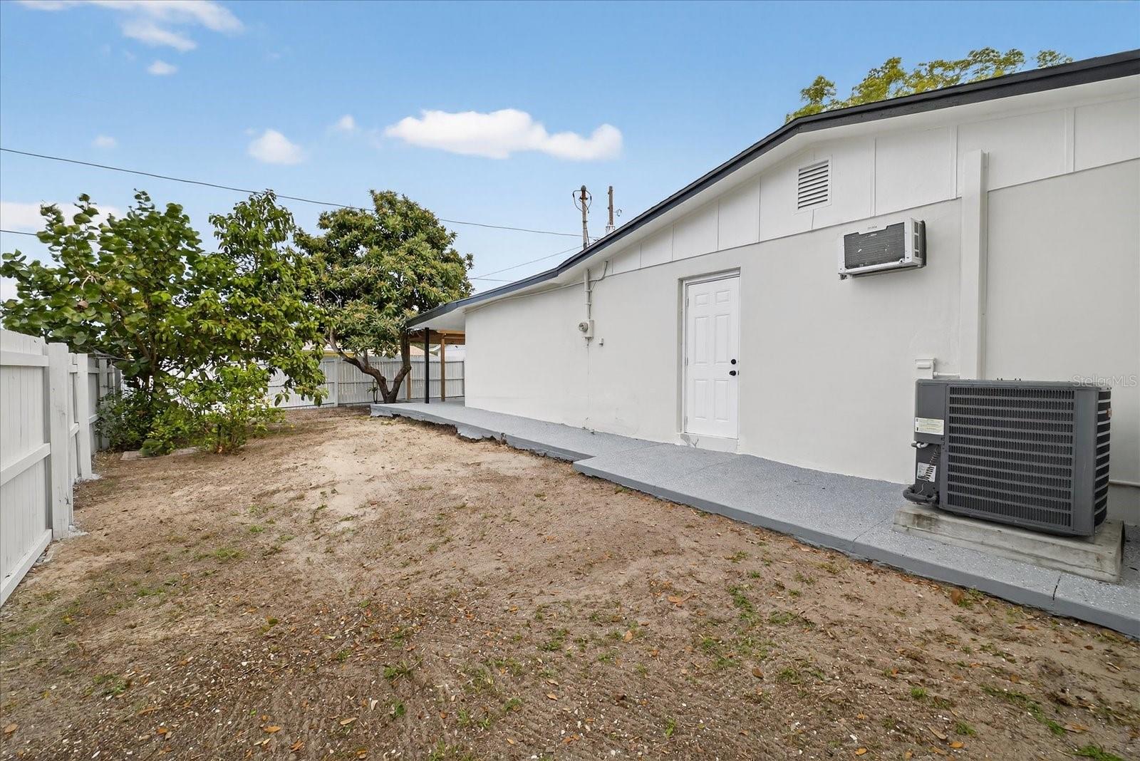 COLONIAL HILLS - Residential