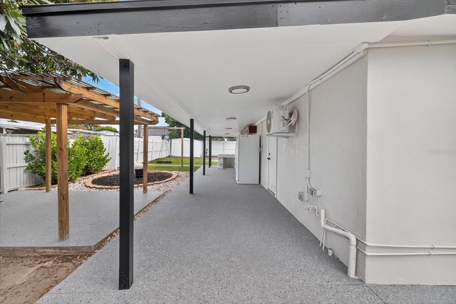 COLONIAL HILLS - Residential