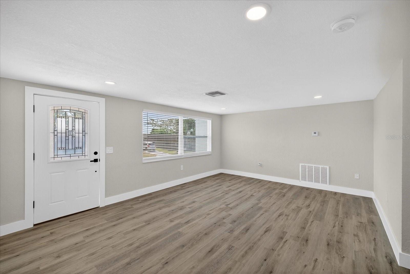 COLONIAL HILLS - Residential