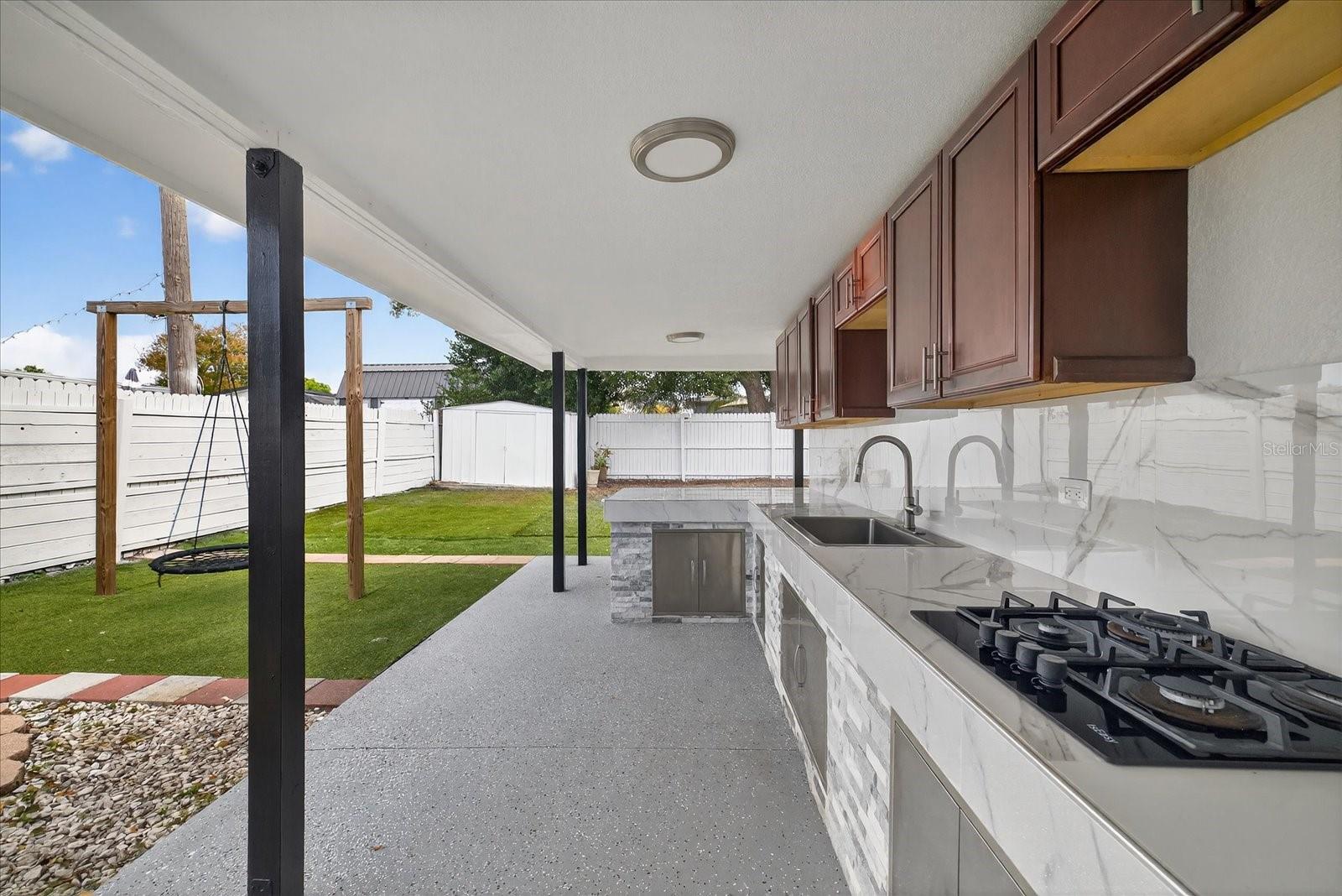 COLONIAL HILLS - Residential