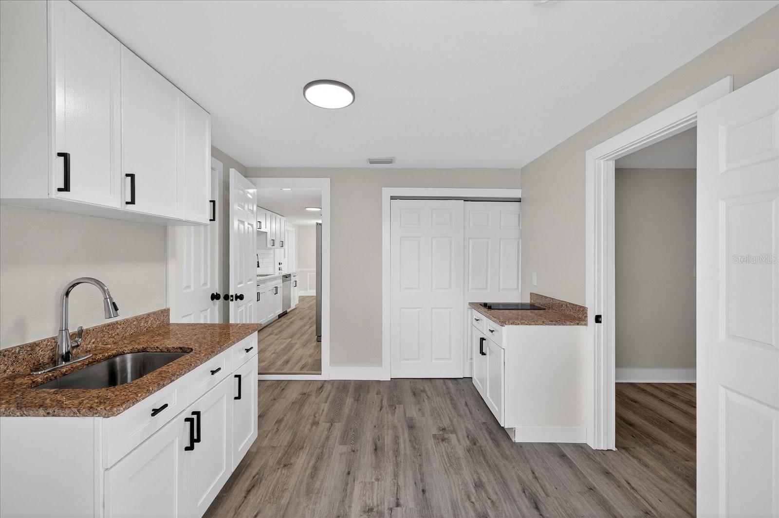 COLONIAL HILLS - Residential