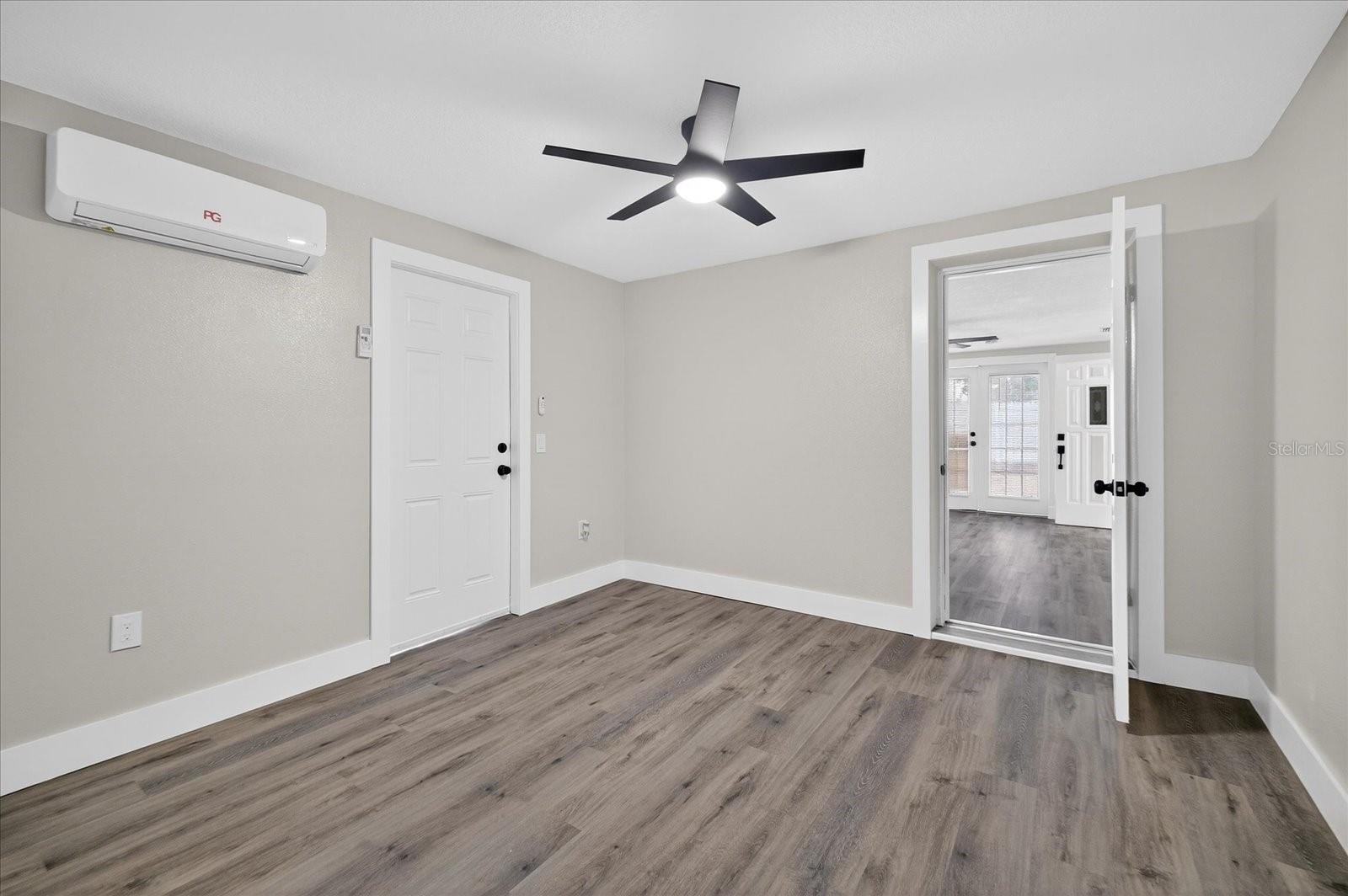 COLONIAL HILLS - Residential