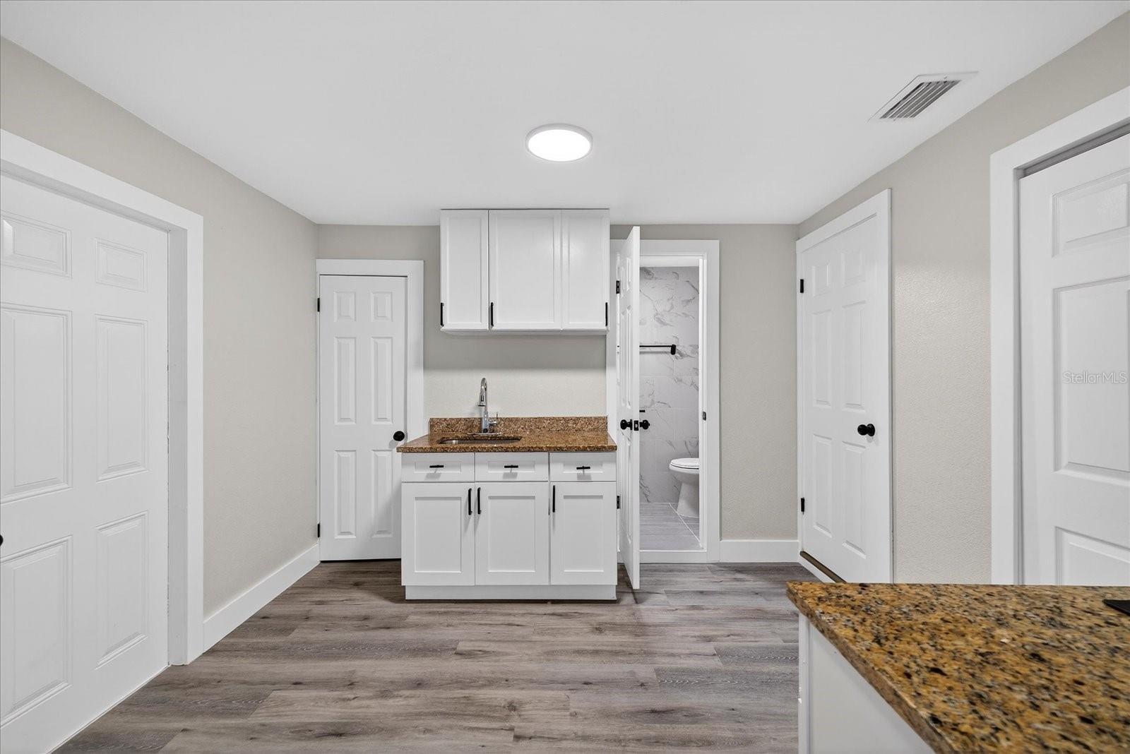 COLONIAL HILLS - Residential