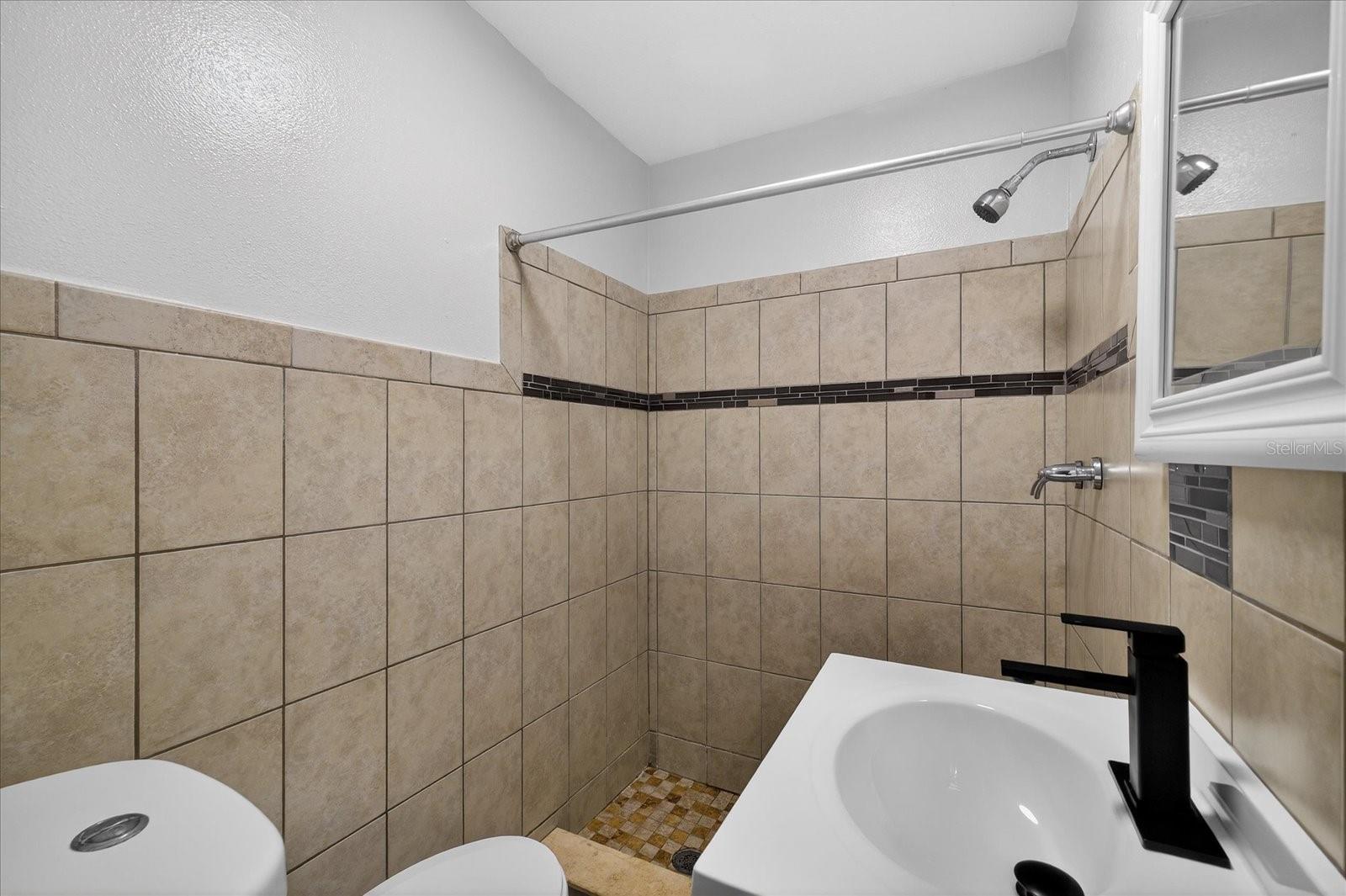 COLONIAL HILLS - Residential