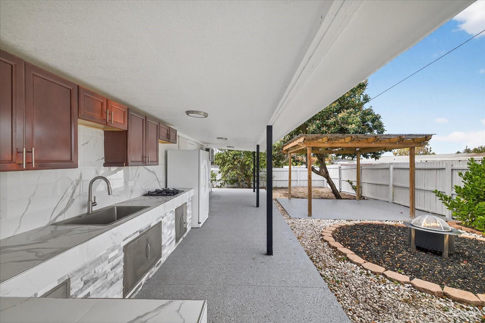 COLONIAL HILLS - Residential