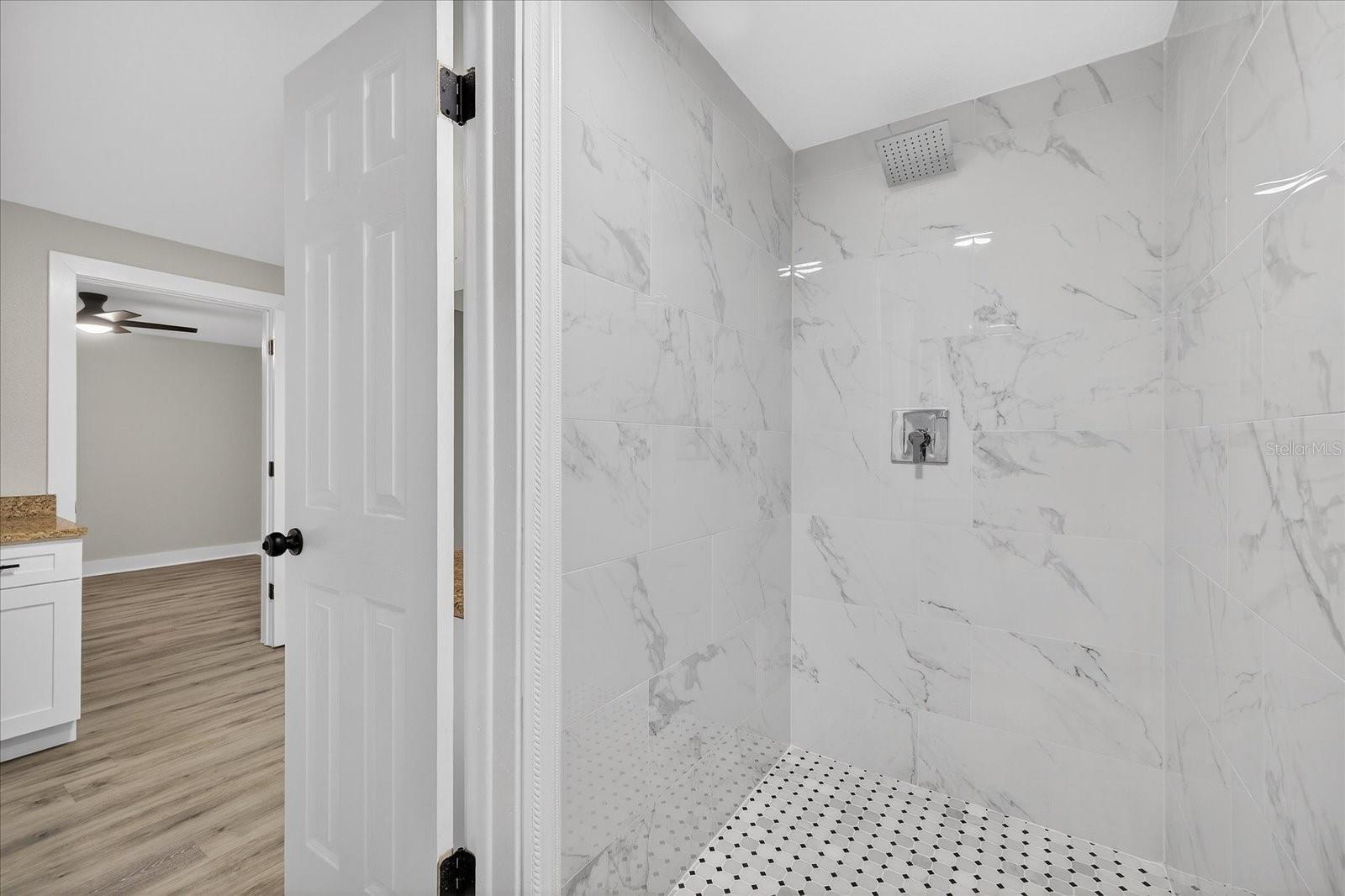 COLONIAL HILLS - Residential