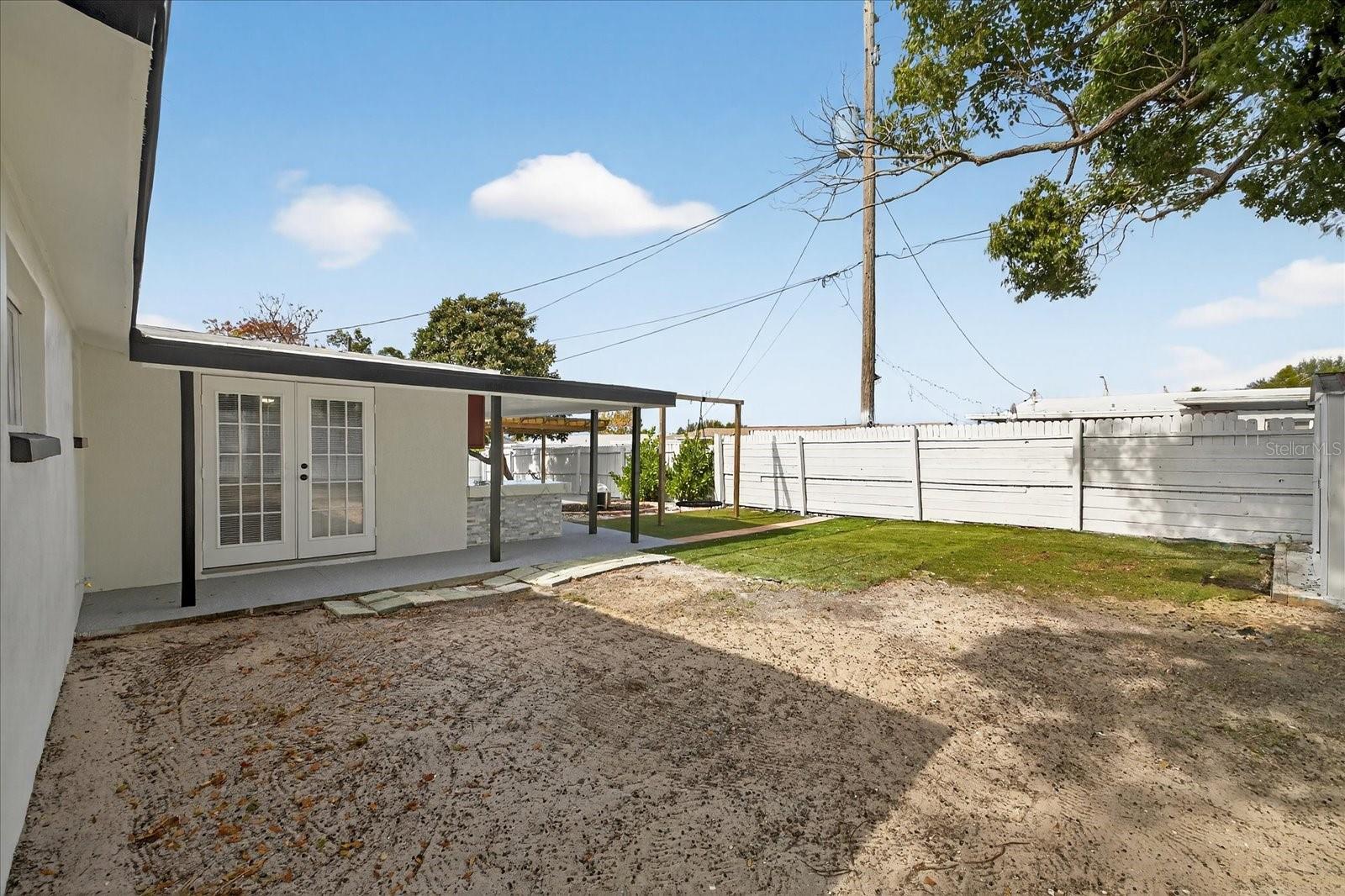 COLONIAL HILLS - Residential