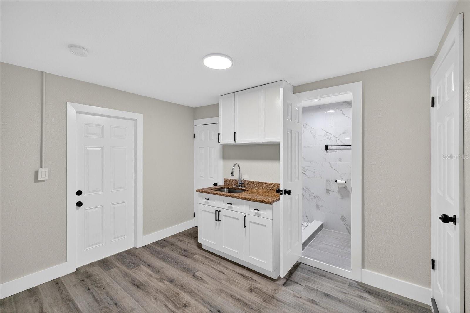 COLONIAL HILLS - Residential