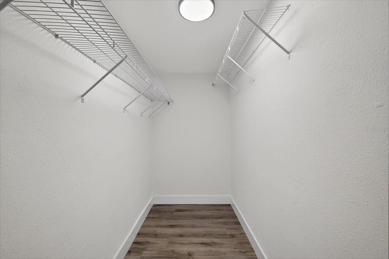 COLONIAL HILLS - Residential