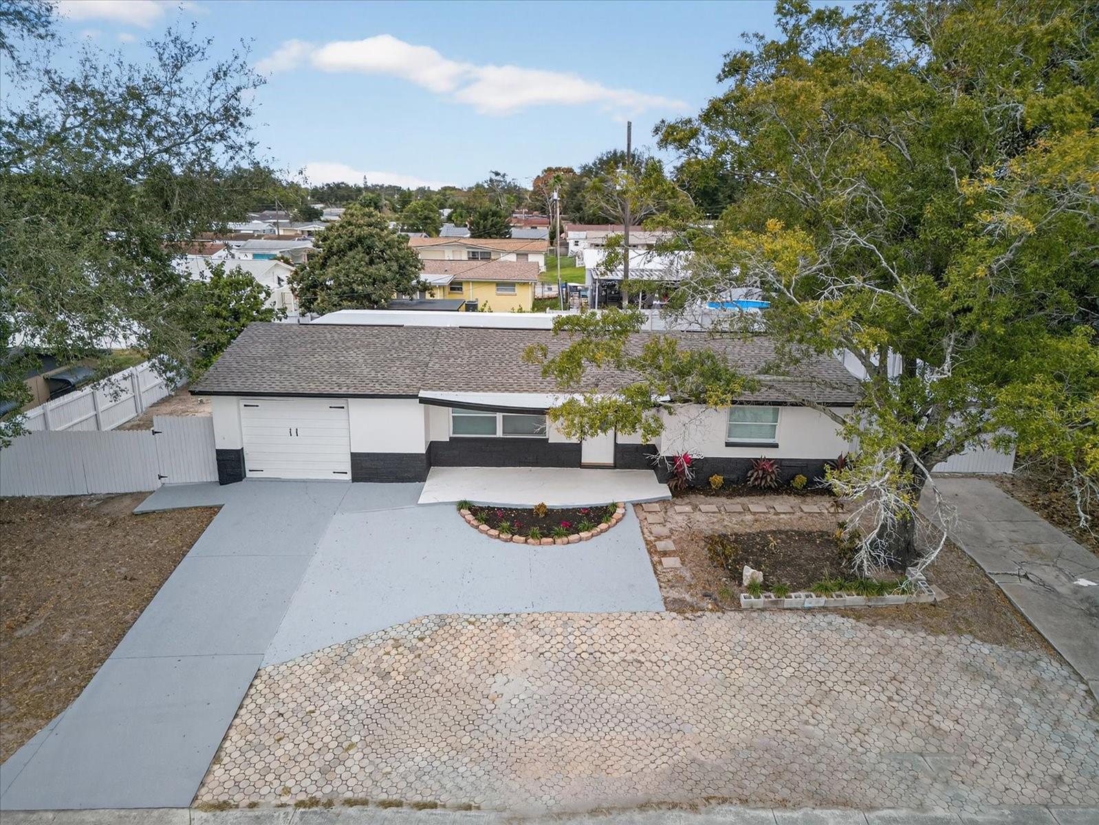 COLONIAL HILLS - Residential