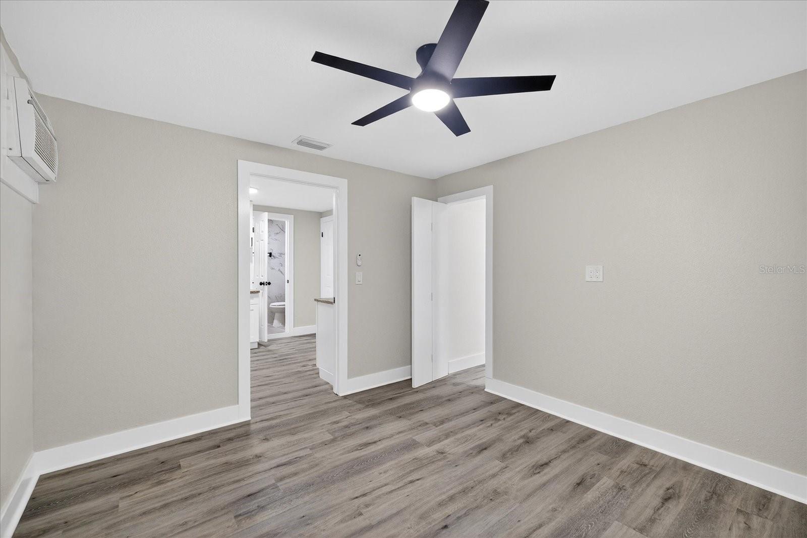 COLONIAL HILLS - Residential