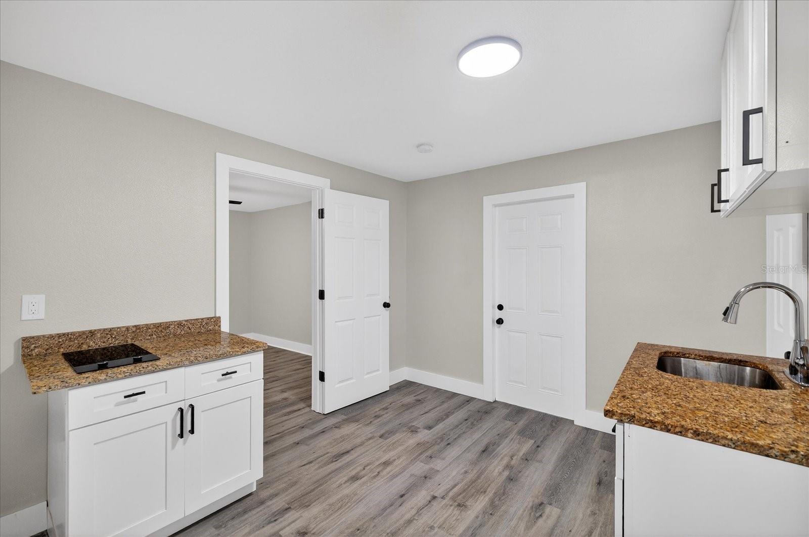 COLONIAL HILLS - Residential