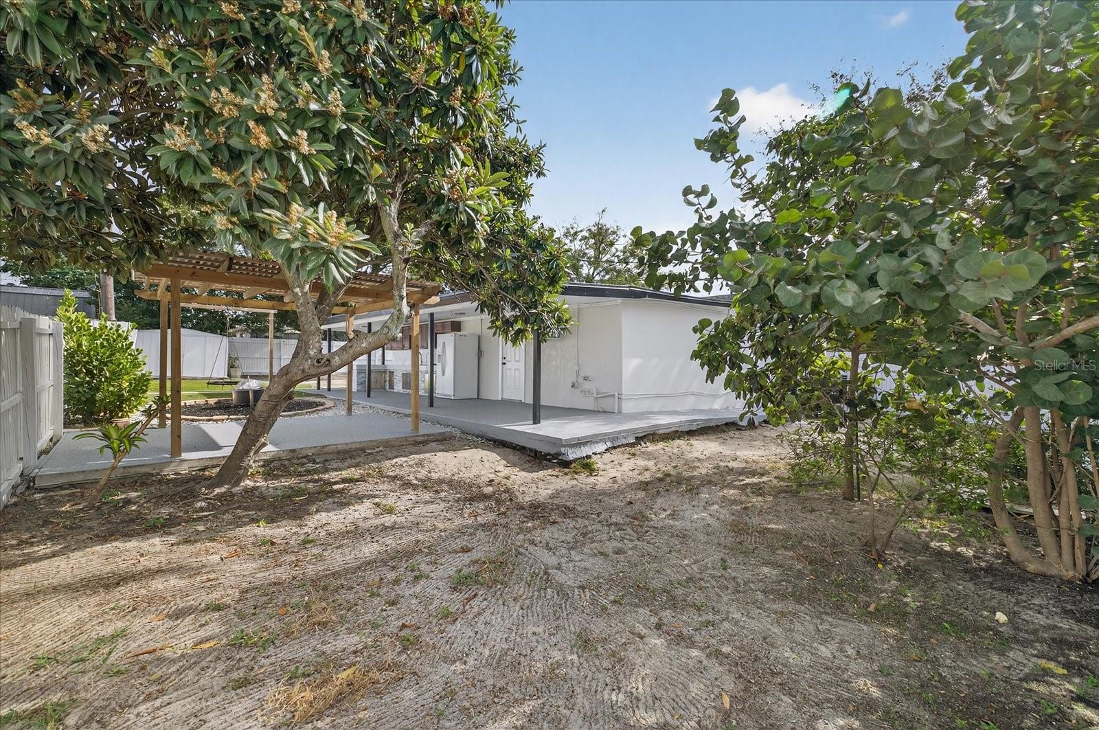 COLONIAL HILLS - Residential