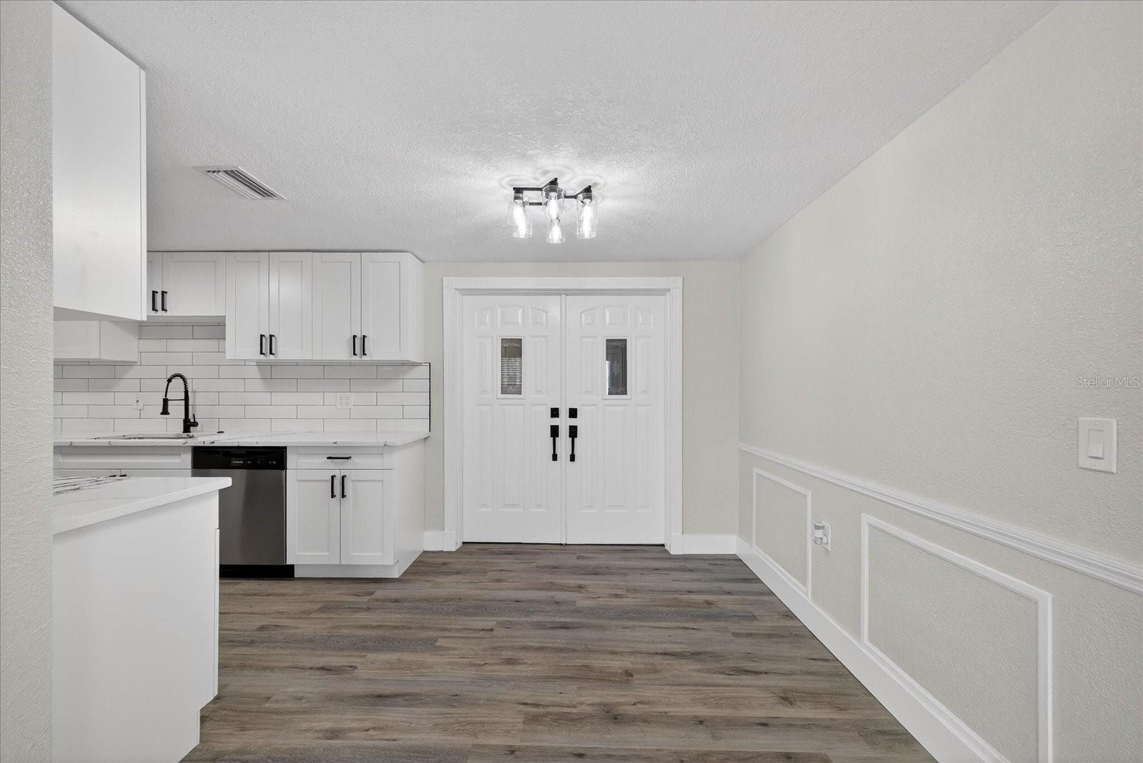 COLONIAL HILLS - Residential