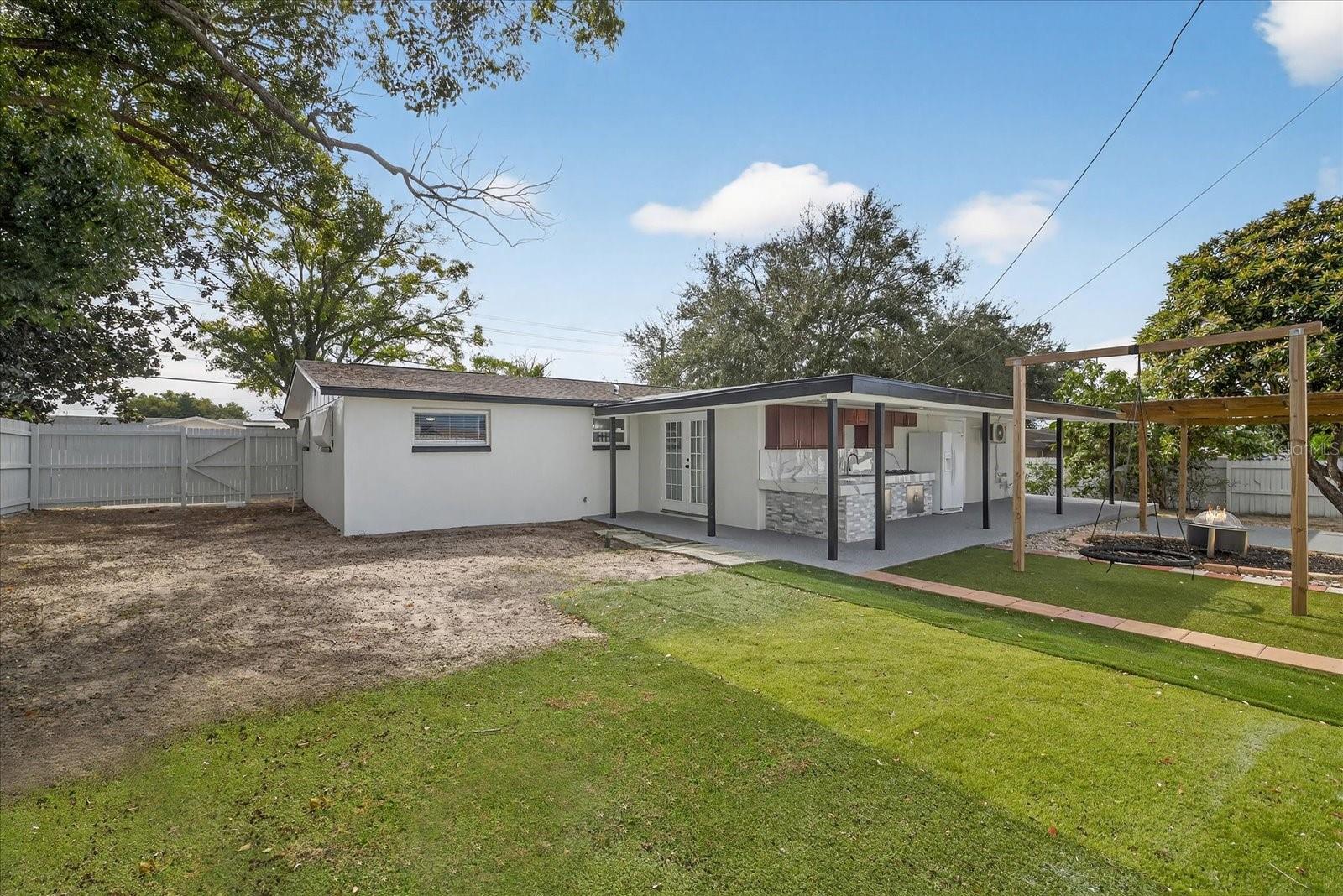 COLONIAL HILLS - Residential