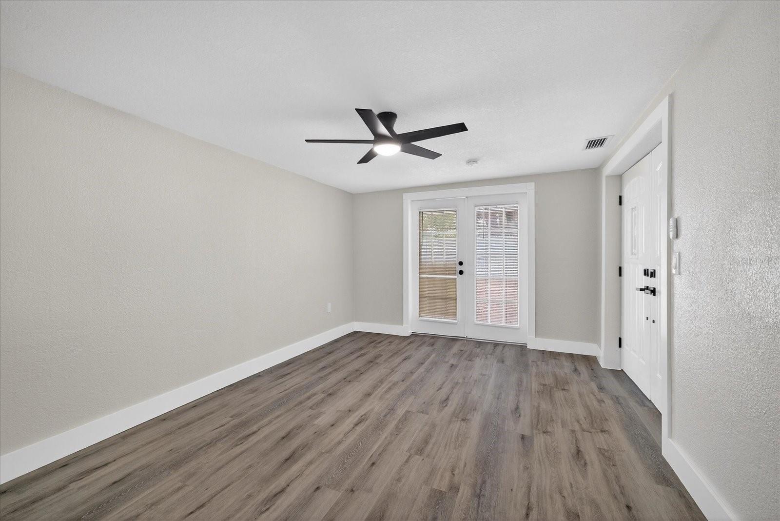 COLONIAL HILLS - Residential