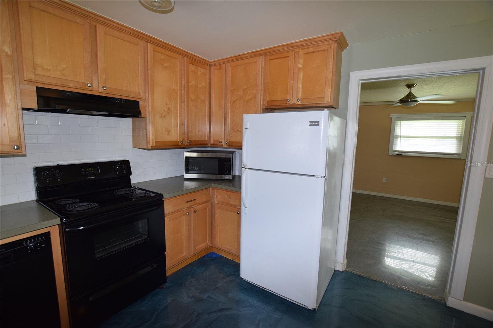 DIXIELAND REV - Residential Lease