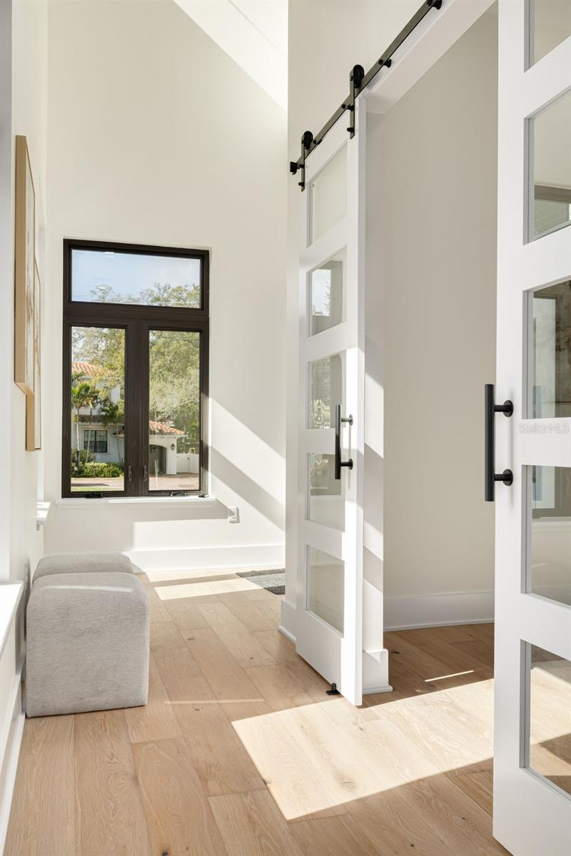 519 W DAVIS BOULEVARD