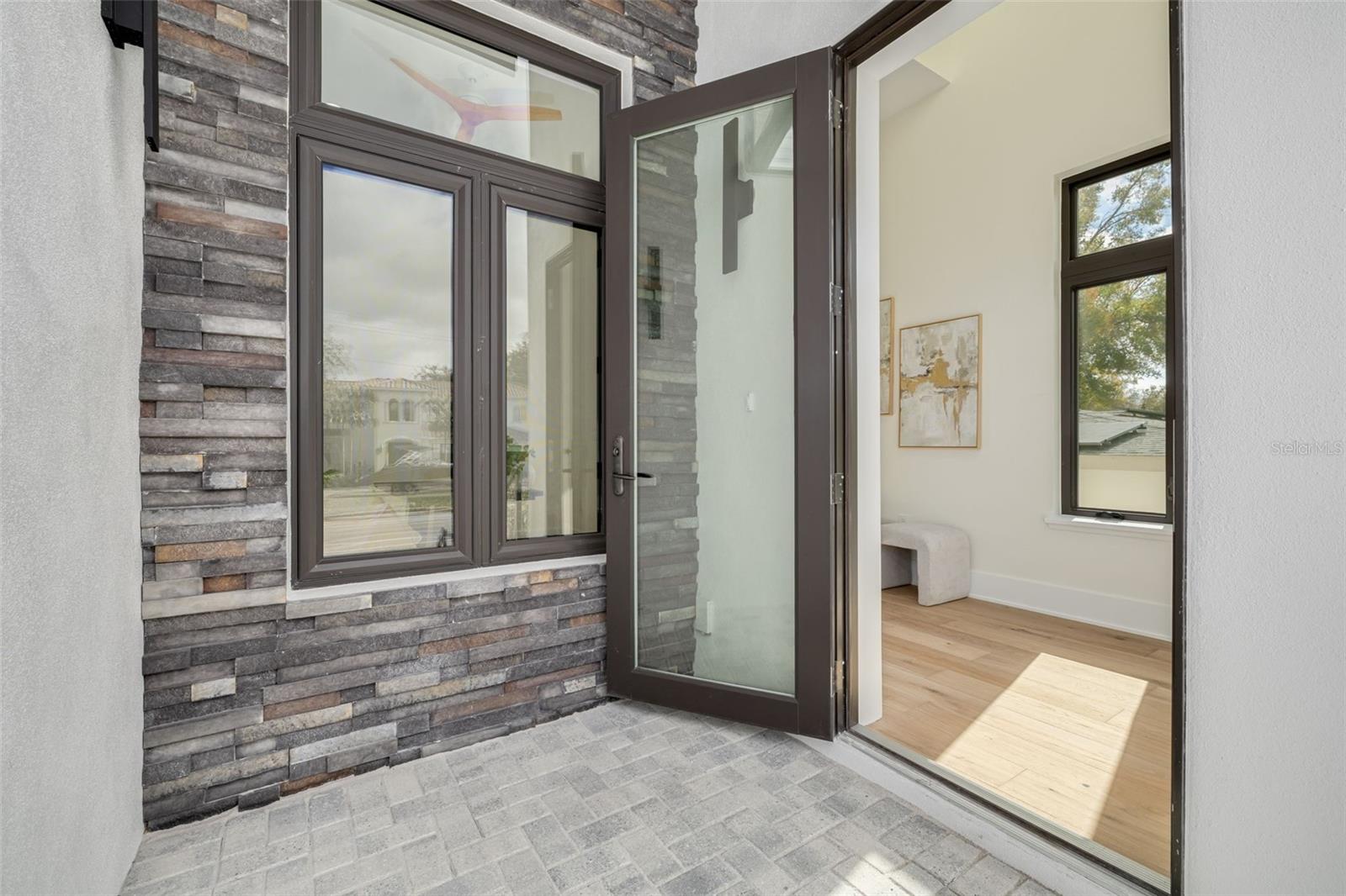 519 W DAVIS BOULEVARD