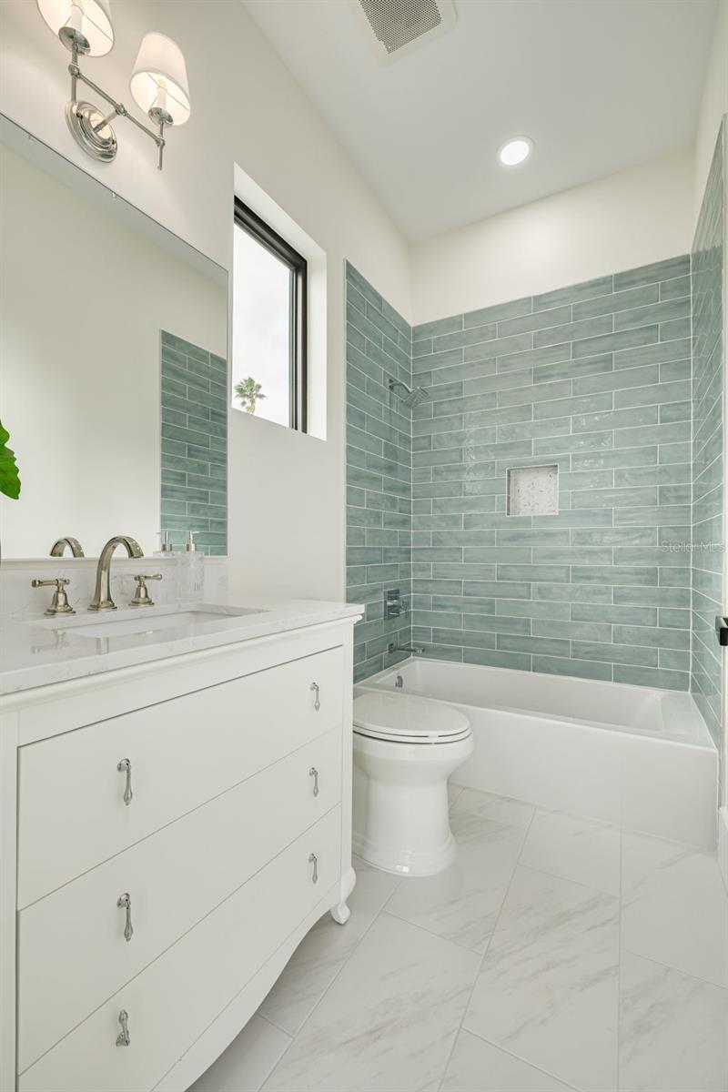 DAVIS ISLANDS PB10 PG52 TO 57 - Residential