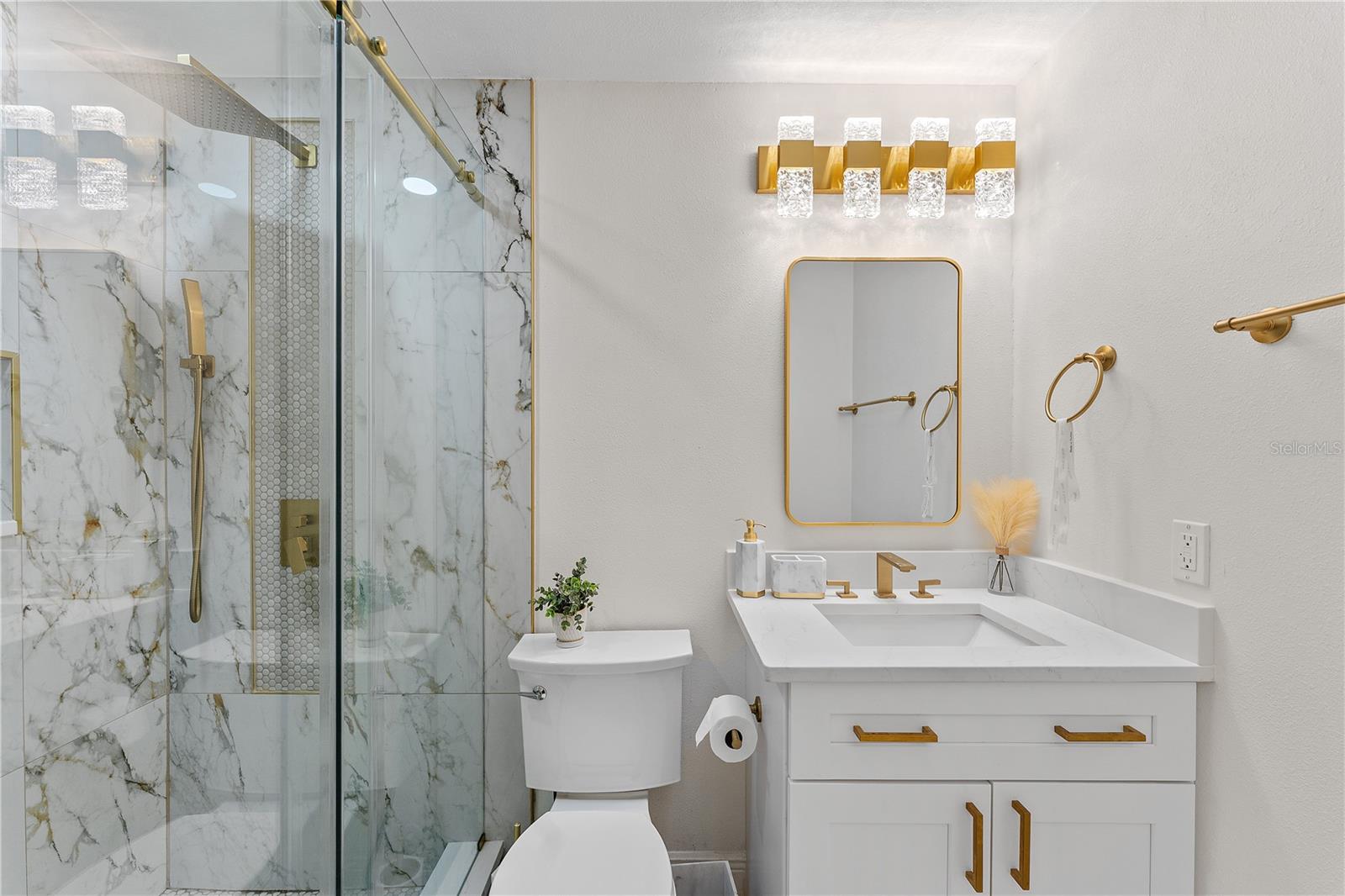 OAK HILL MANOR - Residential