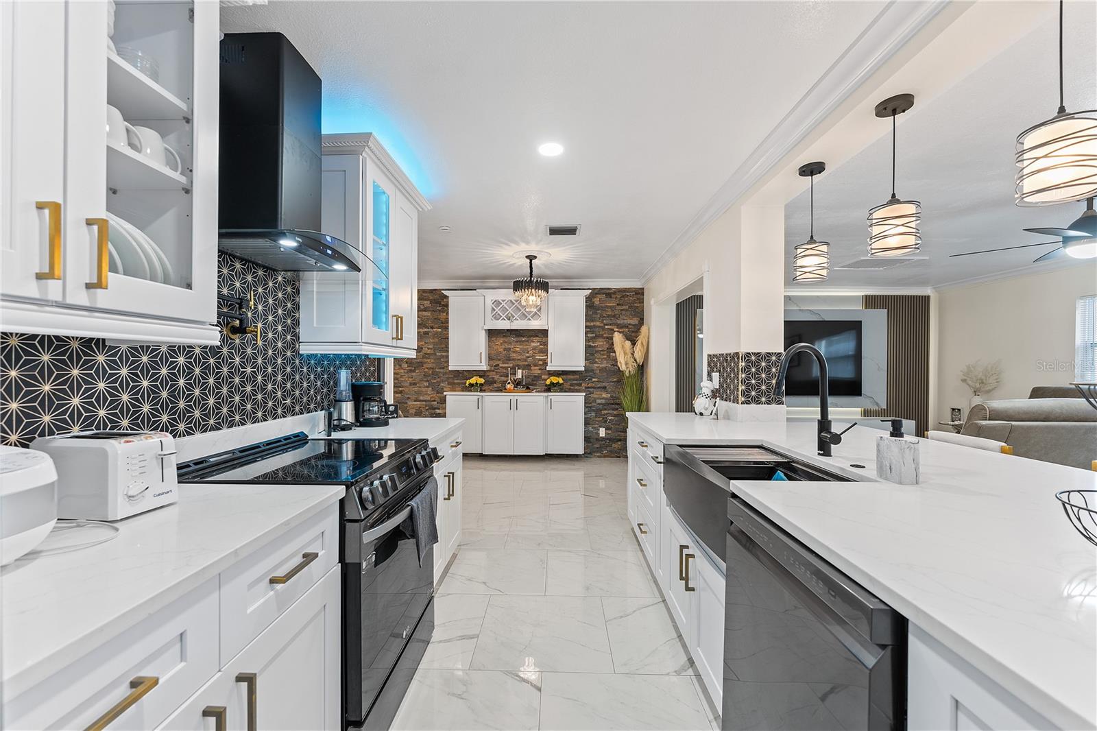 OAK HILL MANOR - Residential