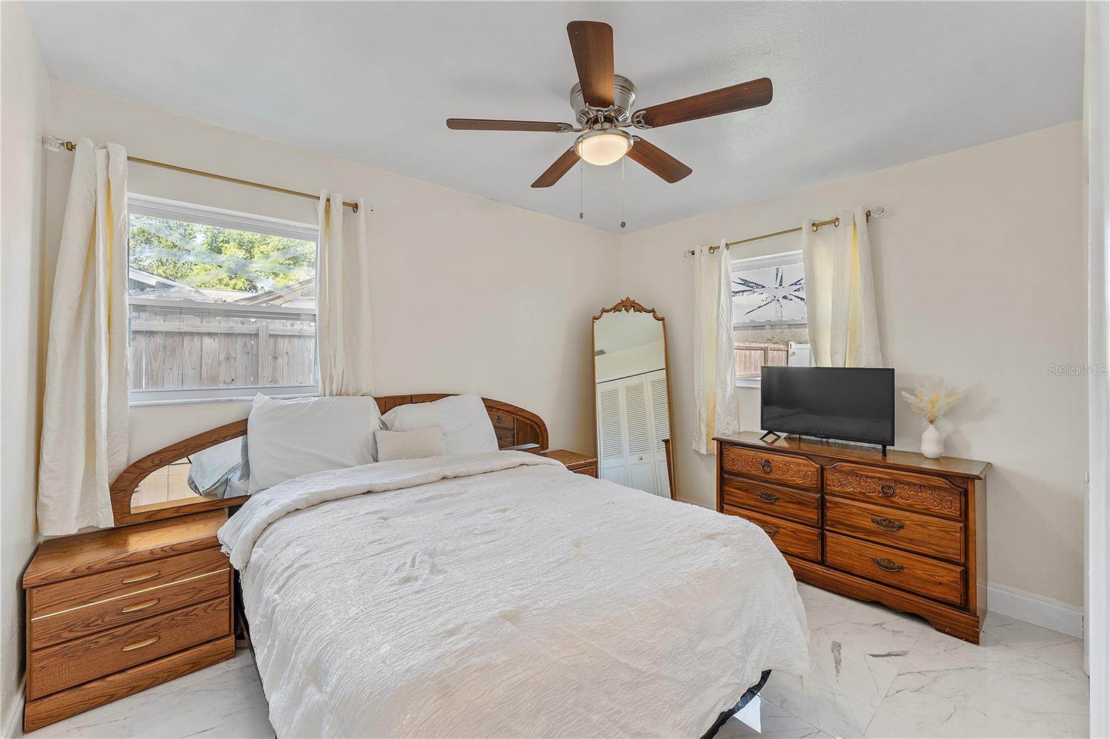 OAK HILL MANOR - Residential