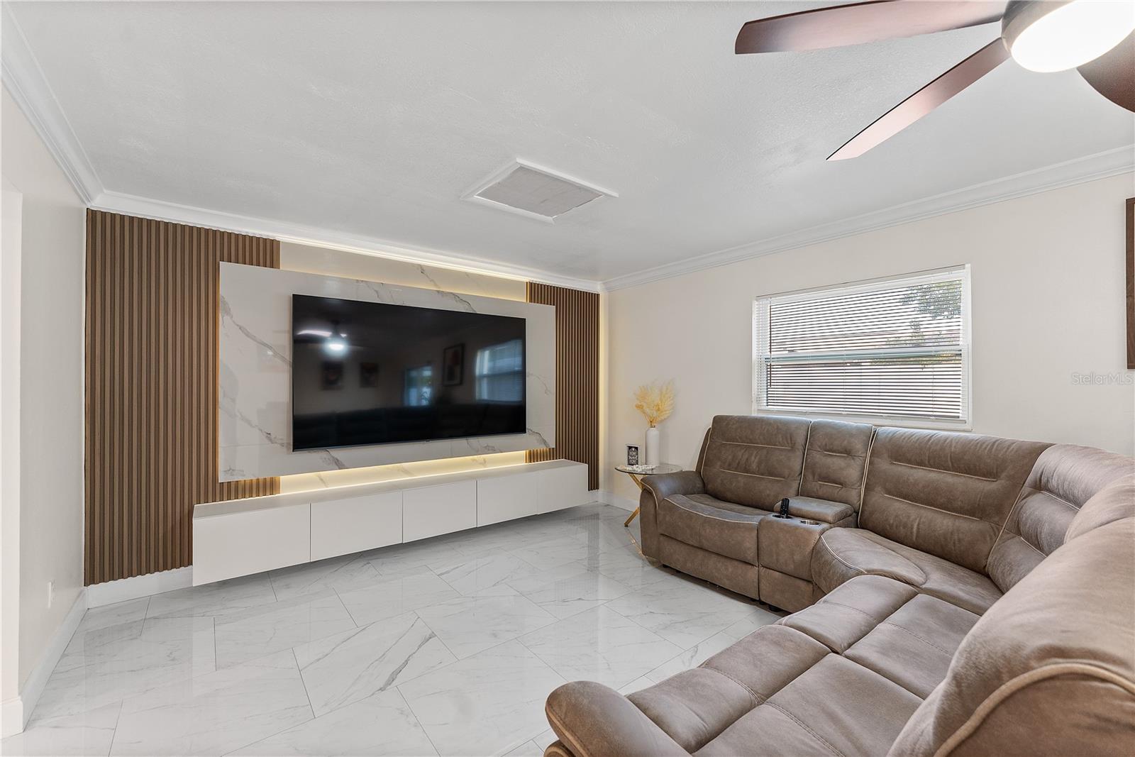 OAK HILL MANOR - Residential