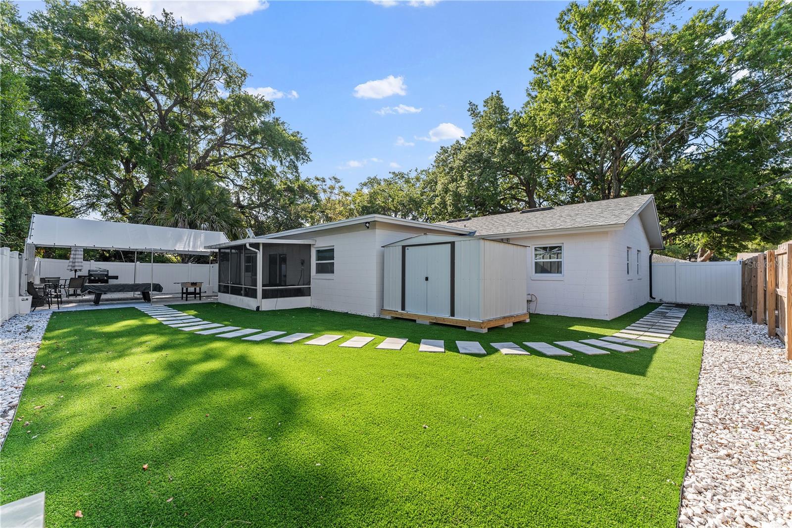 OAK HILL MANOR - Residential