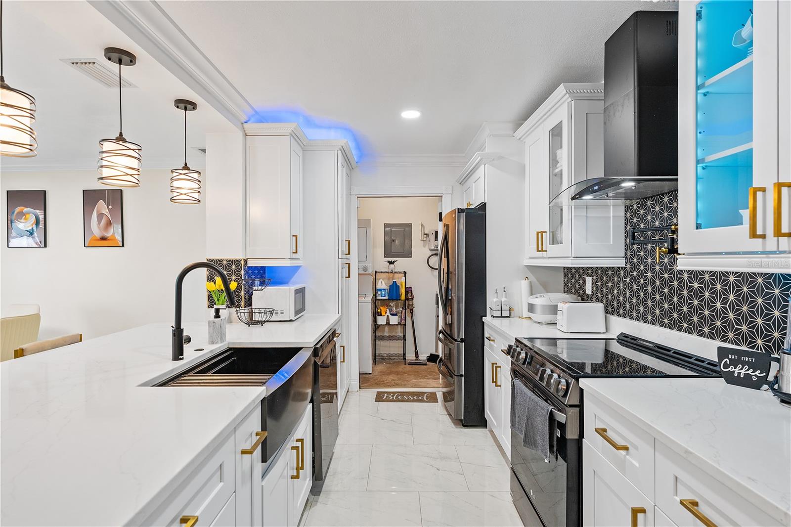 OAK HILL MANOR - Residential