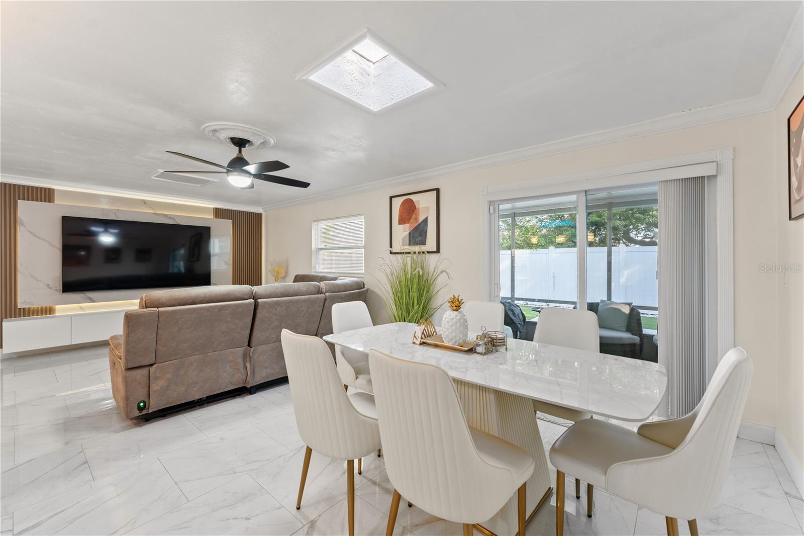 OAK HILL MANOR - Residential