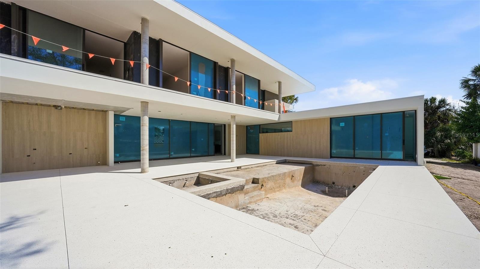 SAPPHIRE SHORES - Residential