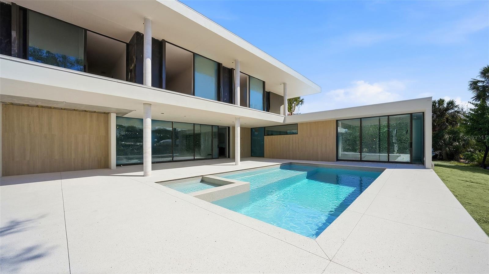 SAPPHIRE SHORES - Residential