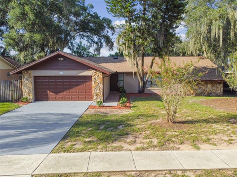 Photo of 1010 Riflecrest Avenue, Valrico, FL 33594 (MLS # TB8535766)