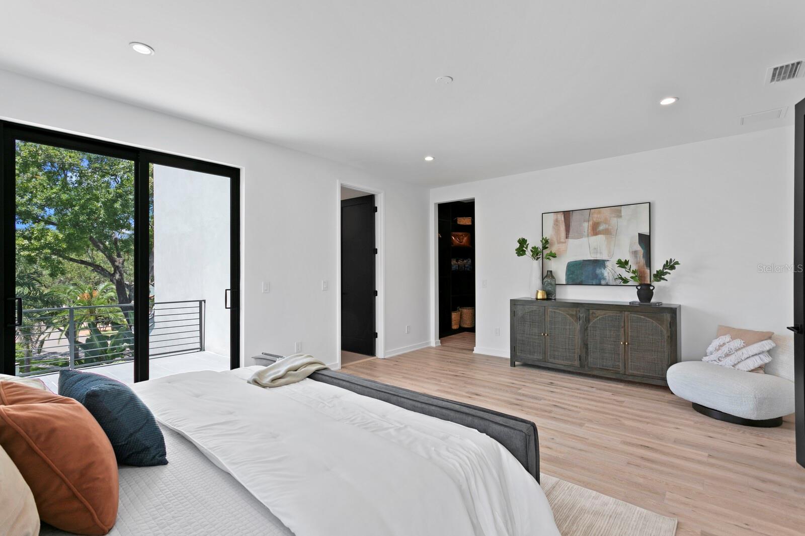 DAVIS POINT TWNHMS - Residential